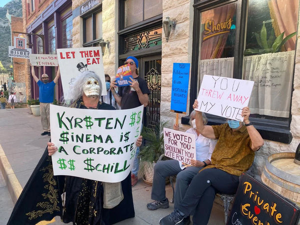 Pensar <i>Controlar y proteger</i> desde los márgenes