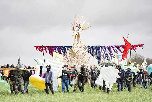 Cómo dejar de ser víctimas de la espera. Acerca de Las sublevaciones de la tierra